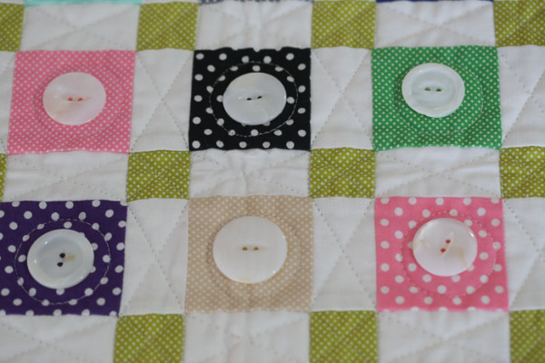 Dott_ie_Quilt_with_buttons_(1_of_1)